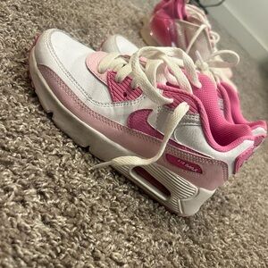 Barely worn Nike air max girls size 1Y